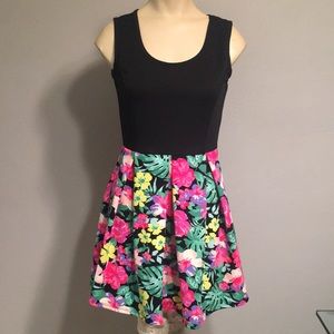 🎀 3 for 20 Floral skater dress